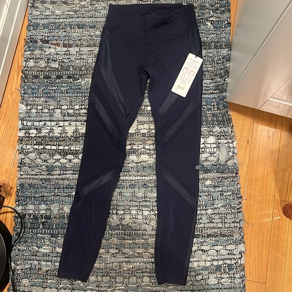 ALO epic legging in rich navy - Picture 5 of 6